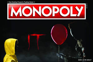 小丑拿著紅色氣球面對孩子，背景是Monopoly標誌 — 地產大亨 壁紙