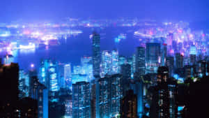 夜晚充滿活力的城市天際線，閃爍的摩天大樓和海濱。 — 美麗的夜晚 壁紙