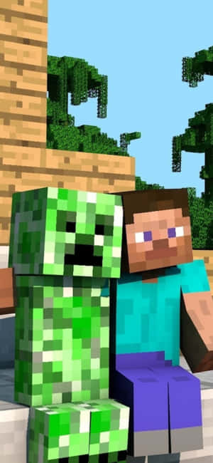 Minecraft 角色苦力怕和史提夫一起坐在方塊世界中。 — Pixel 7a 壁紙