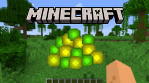 玩家在Minecraft森林中手持金蘋果，周圍有樹木和遊戲標誌。 — 我的世界 壁紙