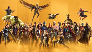 一群超級英雄在金色背景下擺出英勇姿勢，伴有塵土。 — 4K Marvel 壁紙