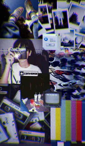 故障藝術拼貼， featuring 運動鞋、卡式錄音帶、太陽眼鏡和一個拿著相機的人。 — Tecno Megapad Pro 壁紙