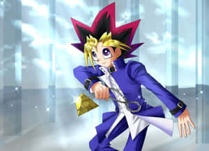 動漫男孩，頭髮尖刺，穿著藍色西裝，拿著一個發光的拼圖塊。 — 遊戲王 壁紙