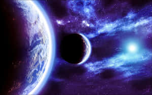 一顆藍色行星和黑暗的月球在紫色星雲中繞著一顆明亮的恆星運行。 — 霓虹燈 壁紙
