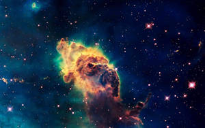 一個色彩繽紛的星雲，在深空中帶有發光的氣體和明亮的星星。 — 藍色銀河 壁紙