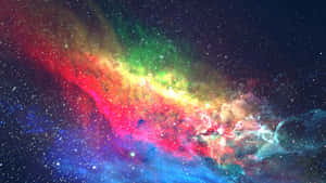 在繁星點點的夜空背景下，色彩旋轉的充滿活力的宇宙星雲。 — 宇宙 壁紙