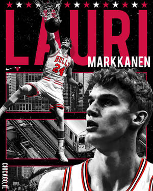 Lauri Markkanen 身穿公牛隊球衣在芝加哥天際線拼貼上灌籃。 — 運動 壁紙