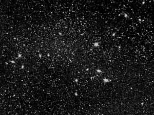 星空夜空，有閃爍星星和宇宙塵埃。 — 星星 壁紙
