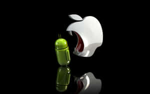 綠色Android機器人面對張開嘴巴的Apple標誌，位於黑色反光表面上。 — 安卓 壁紙