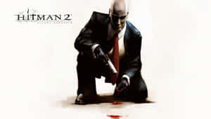 Hitman 2 Silent Assassin 蹲下拿著槍和血跡。 — 電玩遊戲 GIF 壁紙