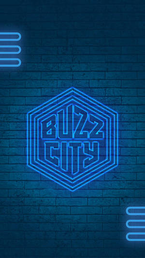夜間磚牆上的藍色霓虹燈牌Buzz City — 湖人隊標誌 壁紙
