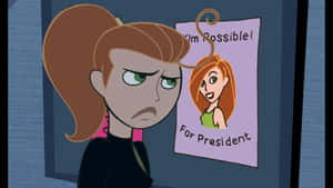 一個棕色頭髮的動畫女孩在 Kim Possible 的總統競選海報旁邊看起來很生氣。 — 金範 壁紙