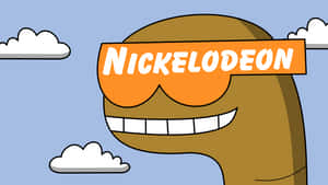 卡通角色戴著橙色太陽眼鏡微笑，展示nickelodeon標誌。 — 卡通頻道角色 壁紙