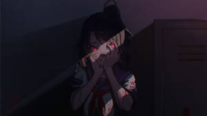 一個受驚的動漫女孩，眼睛發出紅光，在黑暗的走廊裡遮住臉。 — 吸血鬼家庭屍篇 壁紙