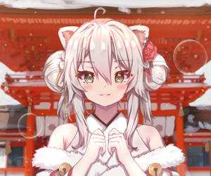 有貓耳的動漫女孩在雪覆蓋的紅色神社前用手做心形。 — 動畫女孩 壁紙