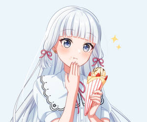 銀色頭髮的動漫女孩拿著冰淇淋害羞地臉紅。 — 電玩遊戲 GIF 壁紙