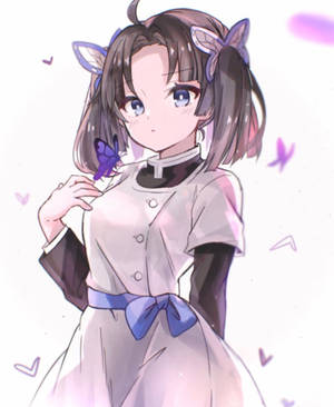 動漫女孩長著貓耳朵，手持一隻紫色蝴蝶，周圍漂浮著愛心。 — Galaxy Z Fold 5 壁紙