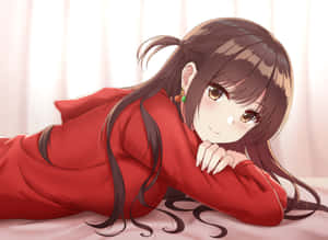 動漫女孩穿著紅色連帽衫躺在床上微笑。 — 出租女友 壁紙