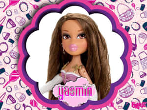 Bratz 娃娃 Yasmin 擁有長長的棕色頭髮和粉紅色嘴唇，被紫色邊框框住。 — 娃娃 壁紙