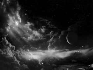 一個黑白夜空，有星星、雲朵和一彎新月。 — 夜空 壁紙
