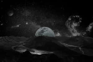 在巨大的月亮和佈滿星雲的星空下的外星山脈。 — 美麗的夜晚 壁紙