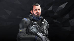 一個認真的男人穿著未來裝甲，手持武器，背景是深色幾何圖案。 — 《Deus Ex：人類分裂》 壁紙