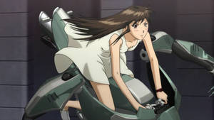 動漫女孩在夜晚黑暗的城市小巷中騎著綠色摩托車。 — 改裝摩托車 壁紙