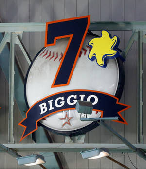 一個棒球主題的標誌，上面有數字7和名字Biggio，在室內展示。 — Galaxy Z Fold 6 壁紙