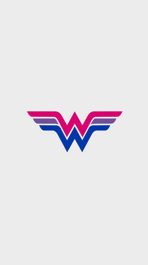 Wonder Woman 標誌，帶有粉紅色、紫色和藍色條紋，在淺灰色背景上 — 雙性戀旗幟 壁紙