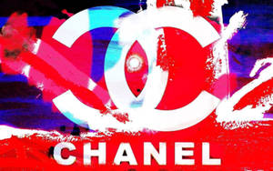 以塗鴉風格繪製的 Chanel 標誌，帶有紅色、藍色和白色飛濺以及一個發光的眼睛。 — 白色美學動圖 壁紙