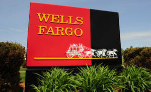 Wells Fargo 銀行標誌，帶有驛馬車標誌，紅黑黃色 — 天空 壁紙