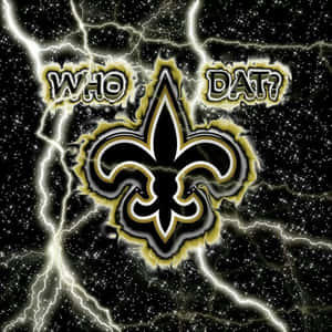 紐奧良聖徒隊標誌，背景為閃電和星星，並帶有「WHO DAT?」文字。 — 紐奧良聖徒 壁紙