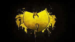 金色Wu-Tang Clan標誌，黑色背景上帶有油漆飛濺效果。 — 尚氣 壁紙