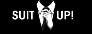 手調整西裝上的領帶，帶有「SUIT UP!」文字 — Facebook 封面 壁紙