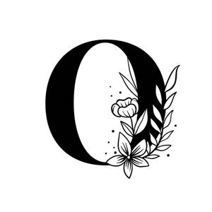 白色背景上帶有花卉圖案和圓點的黑色字母 O。 — 字體排印 壁紙