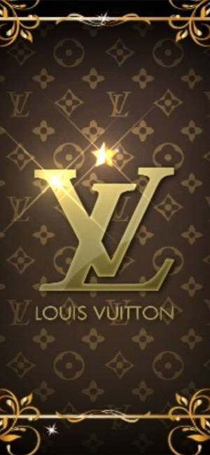 金色 Louis Vuitton 標誌在字母組合背景上，帶有華麗的金色邊框。