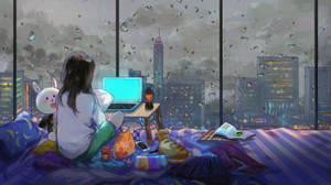 女孩在床上用筆記型電腦和零食看雨中的城市夜景窗 — 可愛動漫女孩 壁紙
