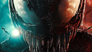 Venom 可怕的臉，發光的眼睛和鋒利的牙齒，在黑暗的電影場景中。 — 猛毒 GIF 壁紙