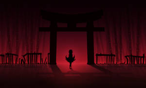 一個人物剪影站在紅光照亮的竹林鳥居前。 — 三島一八 壁紙