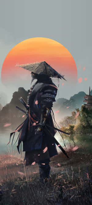 穿著暗色盔甲和草帽的武士戰士站在一個巨大的橙色太陽下，櫻花飄落。 — iPhone 17 壁紙