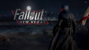 一個穿著盔甲的角色站在黑暗廢土中的 Fallout New Vegas 標誌前。 — 異塵餘生：新維加斯 壁紙