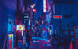 夜晚在東京一條充滿霓虹燈的小巷中行走的人。 — 東京 壁紙