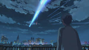 一個男孩在屋頂上凝視著夜空中墜落的發光流星。 — 你的名字 GIF 壁紙