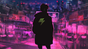 一個穿著帶有閃電外套的人的剪影，站在夜晚霓虹燈照亮的雨城中。 — 粉紅色 壁紙