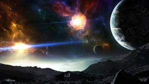 一個人在岩石外星景觀中抬頭看著色彩繽紛的星雲和遙遠的類地行星。 — 月光 壁紙