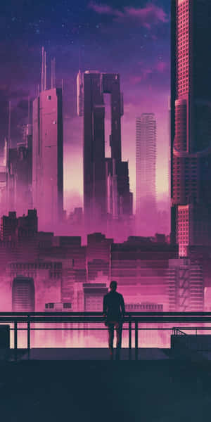 一個人在陽台上凝視著夜晚霓虹燈閃爍的未來城市的剪影。 — 電馭叛客2077 壁紙