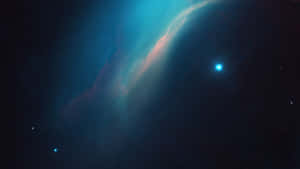 深空中鮮豔的青綠色和粉紅色星雲，帶有明亮的藍色星星。 — 月夜星空 壁紙