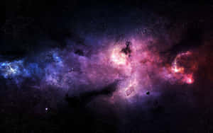 充滿活力的宇宙星雲，帶有紫色、粉紅色和藍色的雲和星星，以及一顆小行星。 — 宇宙美學 壁紙