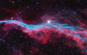 深空中帶有發光恆星的鮮豔紅色和藍色宇宙星雲。 — 2560x1600 壁紙