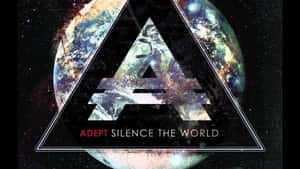 專輯封面，三角形內有行星和文字「ADEPT SILENCE THE WORLD」 — 藝術 壁紙